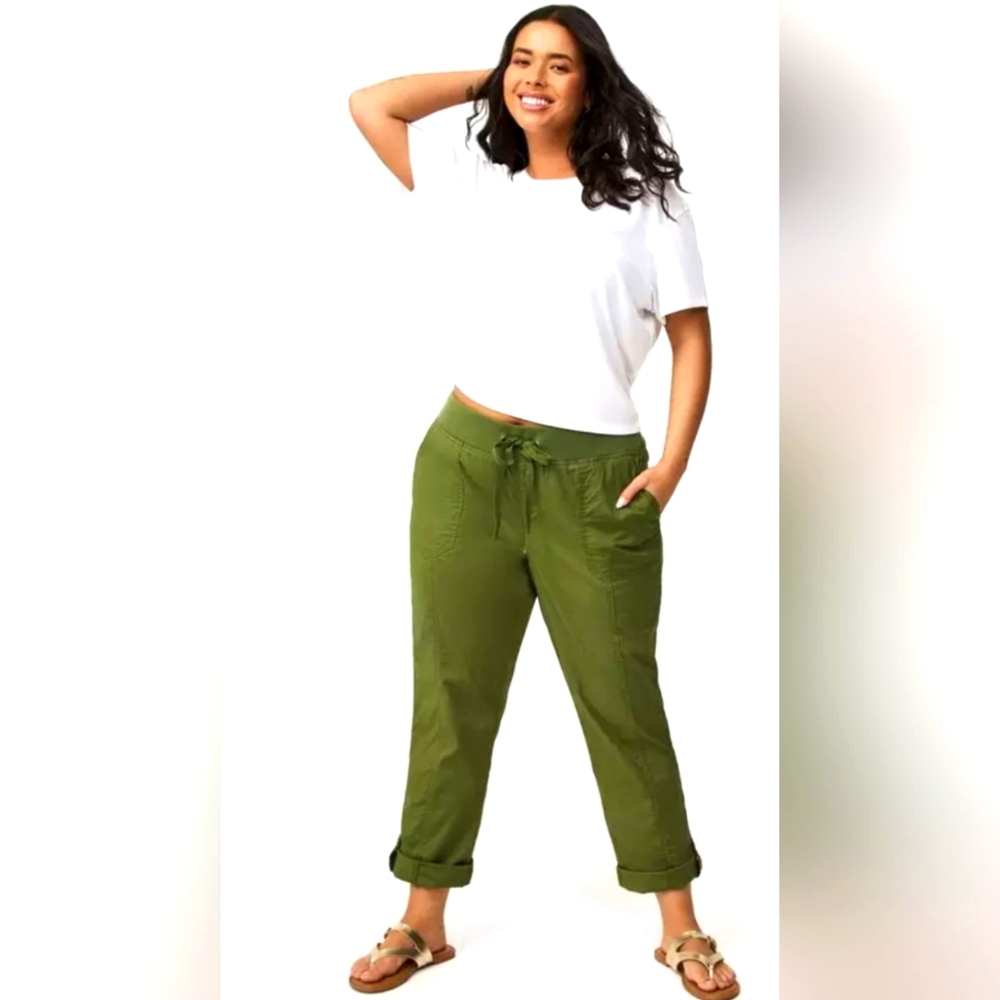 Olive Green Pull-On Convertible Poplin Crop Pant Size 0 - Torrid NWT